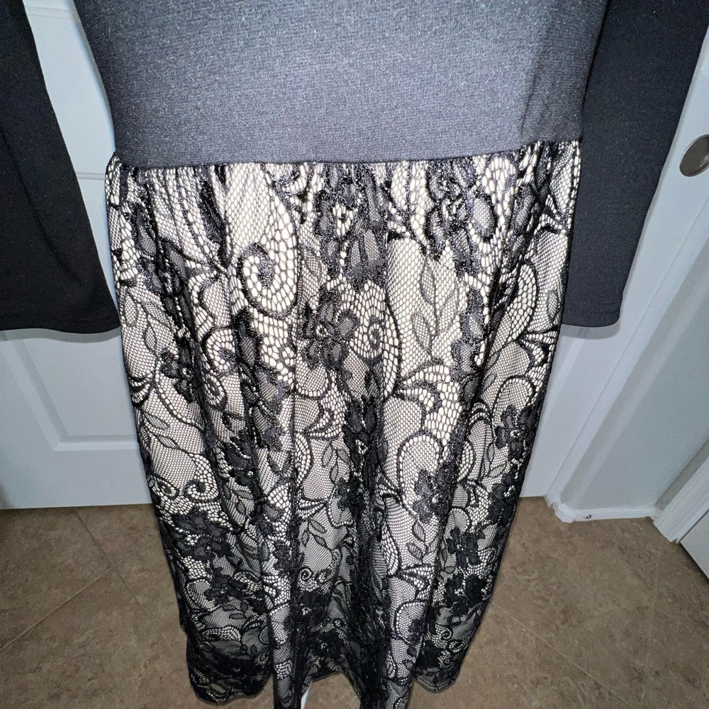 $3 BEAUTIFUL BLACK LACE DRESS SIZE MED. $3 WHEN BUNDLED - Picture 3 of 8
